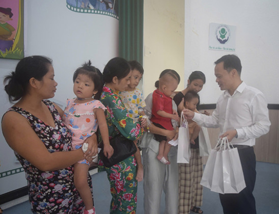 Sở Y tế TP. Cần Thơ tặng 230 phần quà trung thu cho bệnh nhi