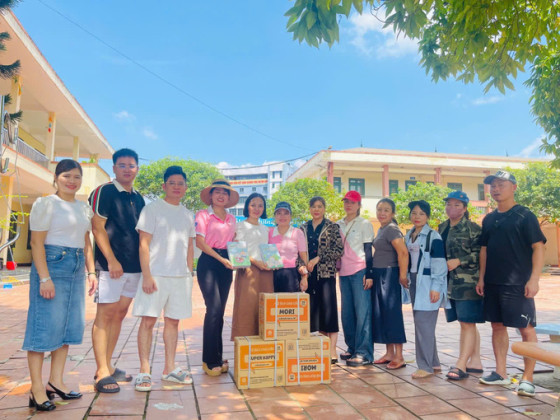 Á Hoàng Lê Thị Thành: Tiếp tục đồng hành cùng đoàn cứu trợ đến các điểm trường tại Thái Nguyên