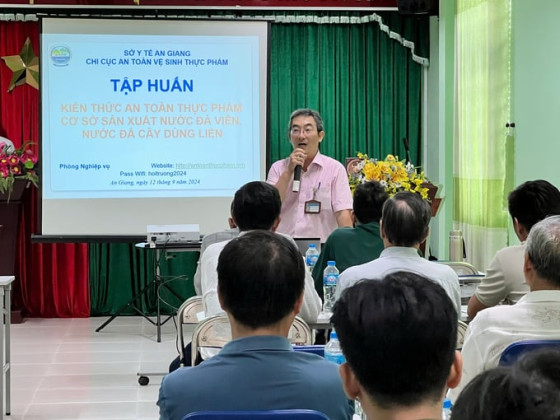 Tập huấn kiến thức an toàn thực phẩm cho các cơ sở sản xuất nước đá dùng liền trên địa bàn tỉnh An Giang
