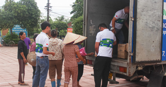 Phú Thọ: Trao 5.000 liều thuốc và 4.000 chai nước lọc cho người dân xã Hiền Lương