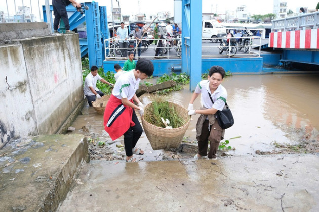 Cần Thơ ra quân hưởng ứng chiến dịch làm cho thế giới sạch hơn năm 2024