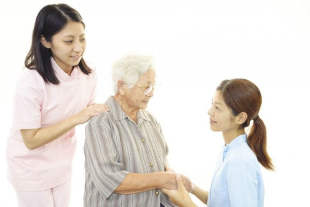 Lưu ý khi chăm sóc sức khỏe cho người cao tuổi