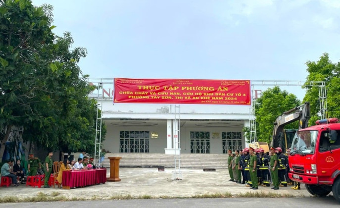 Gia Lai: Thực tập phương án chữa cháy và cứu nạn cứu hộ tại thị xã An Khê