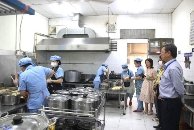 TP. HCM: Thực hiện kiểm tra bếp ăn, căn tin trường học