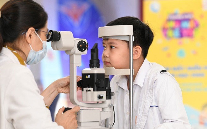 Hưởng ứng Ngày Thị giác Thế giới: “Ưu tiên chăm sóc mắt trẻ em”