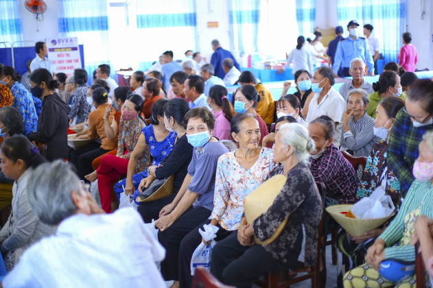 Tiền Giang: Khám bệnh và cấp phát thuốc miễn phí cho hơn 300 người cao tuổi xã Mỹ Đức Đông