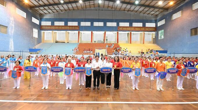 Hơn 200 vận động viên tham gia giải vô địch thể dục dưỡng sinh tỉnh Trà Vinh năm 2024