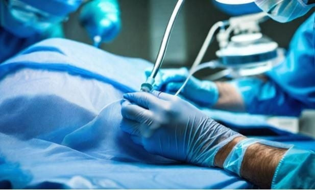 TP. HCM: Phẫu thuật cho người đàn ông bị xơ teo do sỏi lấp đầy đường mật trong gan trái suốt 13 năm