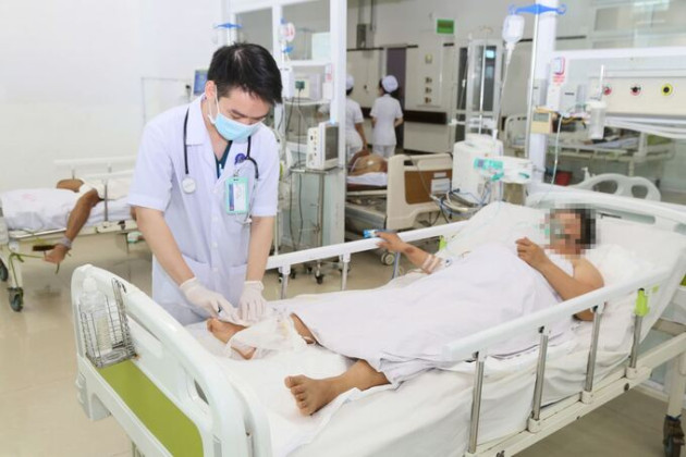 Đắk Lắk: Cấp cứu thành công một trường hợp bệnh nhân bị rắn cắn hoại tử chân