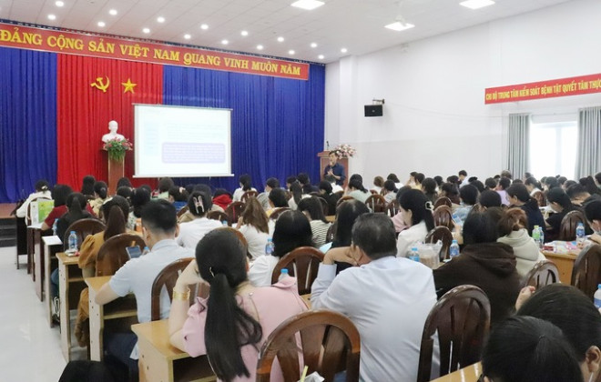 Tây Ninh: Tập huấn an toàn tiêm chủng cho cán bộ y tế
