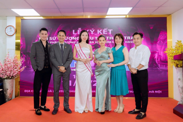 Người đẹp hình thể Nguyễn Thị Yến Linh ký kết vai trò đại sứ thương hiệu cùng Công ty Cổ phần Thương mại &amp; Dịch vụ Tân Thịnh