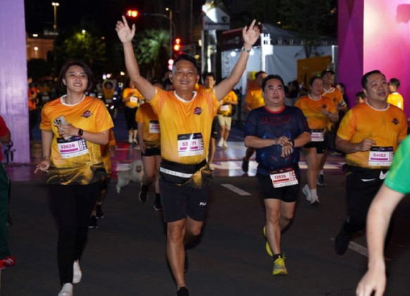 TP. HCM: Giải chạy đêm District 1 Midnight Run đóng góp 500 triệu đồng cho Quỹ "Vì người nghèo"