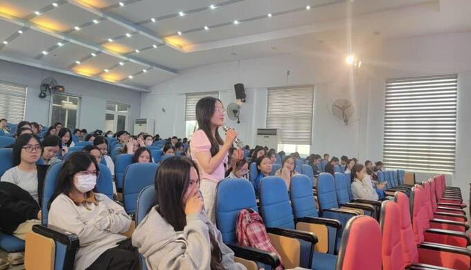 200 sinh viên tham dự truyền thông dự phòng trước phơi nhiễm PrEP tại Trường Đại học Ngoại ngữ Đà Nẵng