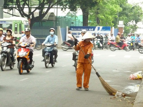 Thực hiện vệ sinh tuyến quốc lộ 1K và các công trình cầu, đường trên địa bàn TP. HCM