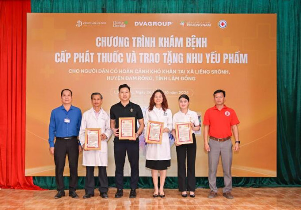 Khám bệnh, phát thuốc và tặng quà cho người dân có hoàn cảnh khó khăn tại Lâm Đồng