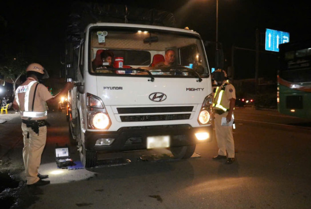 TP. HCM: Xử lý xe chở hàng quá tải, quá khổ giới hạn, cơi nới thành thùng để phòng ngừa và kéo giảm tai nạn giao thông