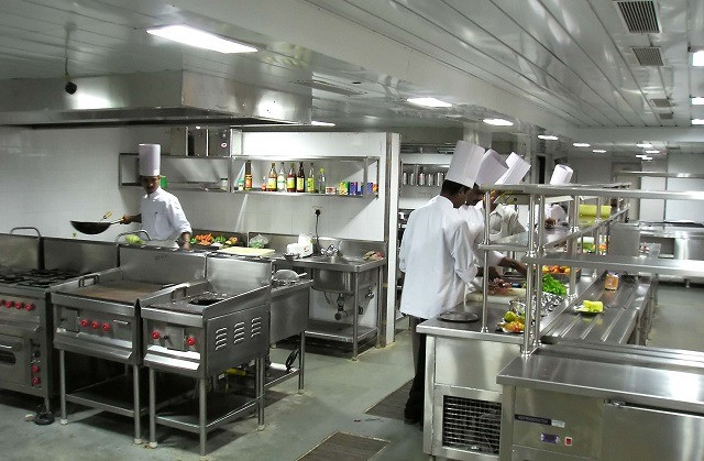 Đắk Nông: Trung tâm Y tế huyện Đăk R’lâp kiểm tra an toàn thực phẩm tại các bếp ăn tập thể trong trường học