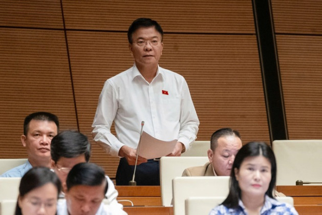 Phó Thủ tướng Lê Thành Long giải trình làm rõ một số vấn đề quan trọng trong lĩnh vực y tế