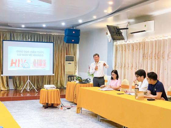 Cần Thơ: Tập huấn dự phòng lây nhiễm HIV cho tuyên truyền viên đồng đẳng và nhân viên y tế thôn bản