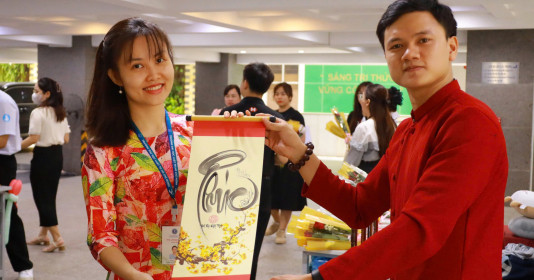 Giáo dục không chỉ là đổ đầy một bát nước mà là thắp sáng một ngọn lửa