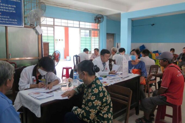 Bến Tre: Cấp phát thuốc miễn phí cho người dân huyện Giồng Trôm