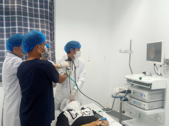 Cà Mau: Chuyển giao kỹ thuật nội soi phế quản ống mềm