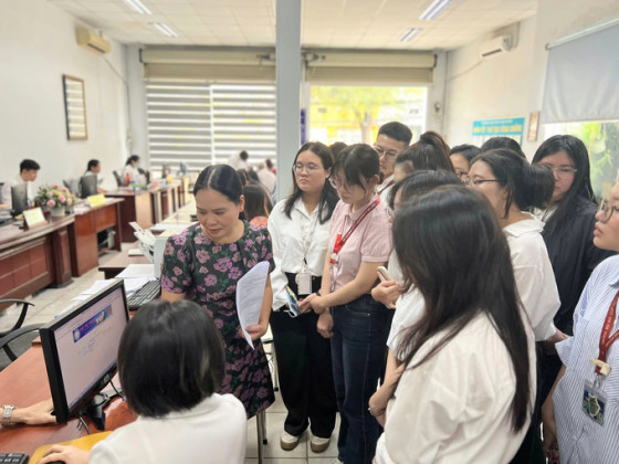 Trường Đại học Luật TP.HCM đẩy mạnh hoạt động tham quan, kiến tập thực tế cho sinh viên chất lượng cao