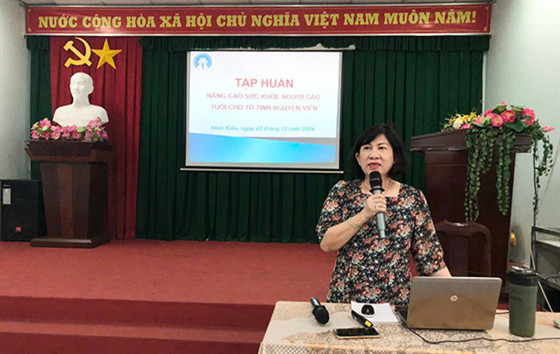 Cần Thơ: Tập huấn nâng cao sức khỏe người cao tuổi cho tổ tình nguyện viên