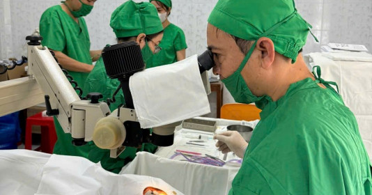 An Giang: Huyện Phú Tân mổ mắt miễn phí cho bệnh nhân nghèo