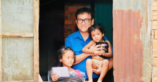 Anh Huỳnh Minh Chín - Người thầy thuốc trẻ tận tâm với cộng đồng, vinh dự nhận Giải thưởng Tình nguyện Quốc gia 2024