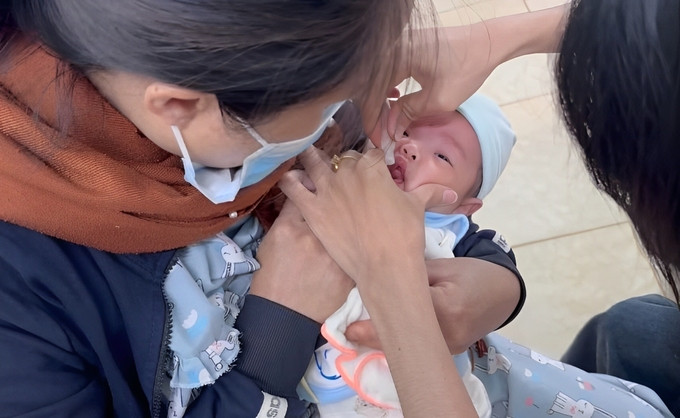 Đắk Lắk triển khai cho trẻ uống vắc xin Rota miễn phí