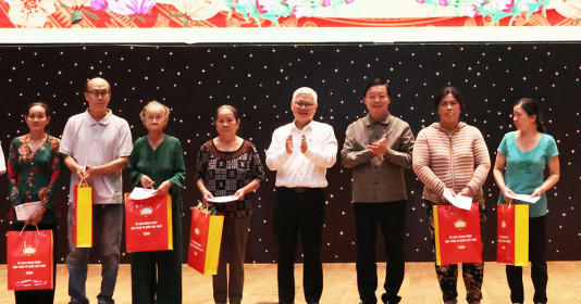 Phó Thủ tướng Chính phủ Trần Hồng Hà thăm, tặng quà nhân dịp Tết Nguyên Đán Ất Tỵ 2025 tại Bình Dương