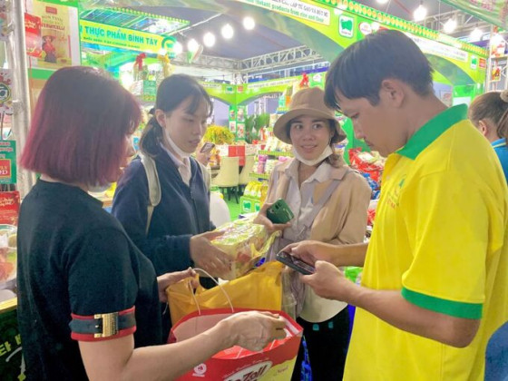 TP. HCM: 9.500 đoàn viên lao động mua sắm Tết tại “Ngày hội công nhân - Phiên chợ nghĩa tình”