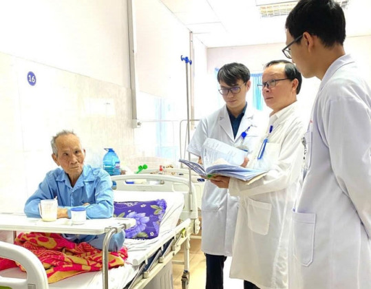 Đắk Lắk: Cấp cứu thành công cho cụ ông 101 tuổi bị nhồi máu cơ tim cấp