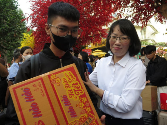 TP. HCM: “Chuyến xe mùa xuân” đưa 2.000 sinh viên, người lao động về quê đón Tết