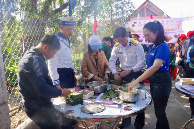 Lữ đoàn 682, Vùng 4 Hải quân tổ chức Ngày hội “Xuân đoàn kết - Tết thắm tình quân dân năm 2025”