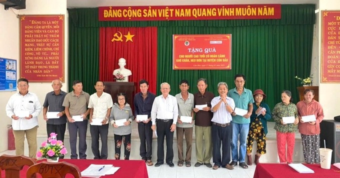 Bà Rịa – Vũng Tàu: Trao tặng tặng quà cho người cao tuổi huyện Côn Đảo
