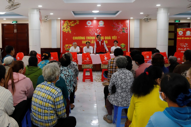 Hội Chữ thập đỏ tỉnh Tiền Giang trao tặng 250 quà Tết Ất Tỵ năm 2025 cho hộ gia đình có hoàn cảnh khó khăn