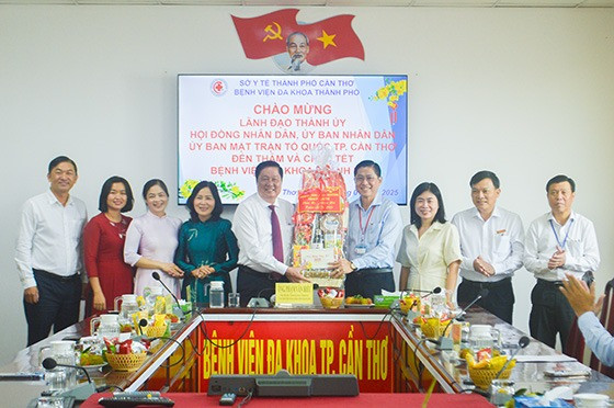 Lãnh đạo TP. Cần Thơ chúc Tết tại Bệnh viện Quân y 121 và Bệnh viện Đa khoa TP. Cần Thơ
