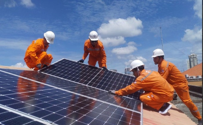 Triển khai lắp đặt hệ thống điện mặt trời mái nhà tại các trụ sở công trên địa bàn TP. HCM