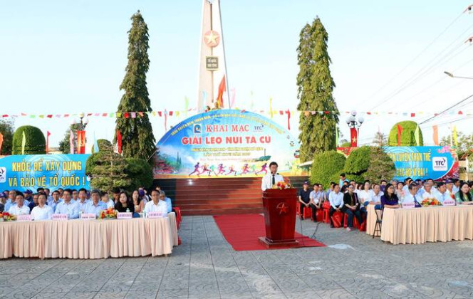 Khai mạc giải leo núi Tà Cú huyện Hàm Thuận Nam - Bình Thuận lần thứ 27