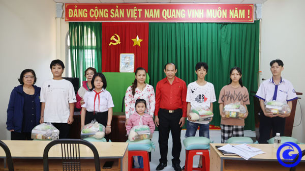 Tiền Giang: Hội Chữ thập đỏ huyện Chợ Gạo vận động trên 3,3 tỷ đồng thực hiện phong trào "Tết Nhân ái" Xuân Ất Tỵ năm 2025