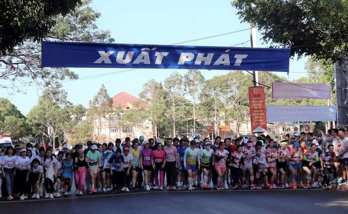 Giải Việt dã tỉnh Đắk Lắk lần thứ 42 chào mừng kỷ niệm 50 năm Ngày Giải phóng Buôn Ma Thuột