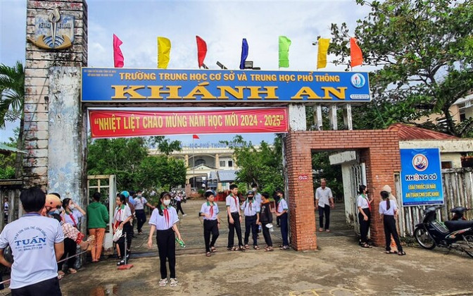 Cà Mau: Hỗ trợ gạo cho 190 học sinh trong học kỳ II năm học 2024 – 2025