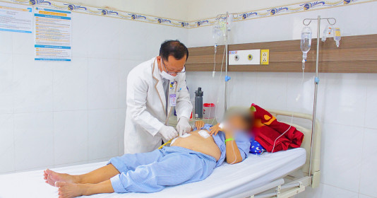Bà cụ 77 tuổi thủng dạ dày vì vô tình nuốt mảnh xương cá