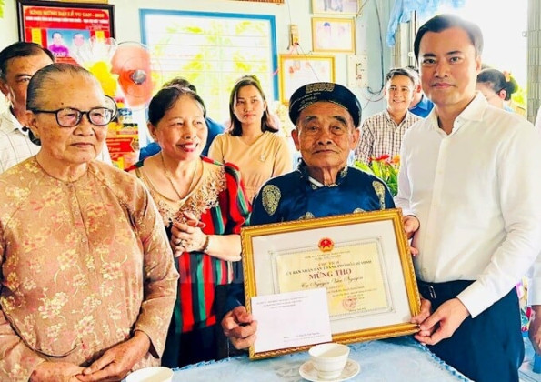 TP. HCM tăng mức chi quà tặng chúc thọ, mừng thọ người cao tuổi