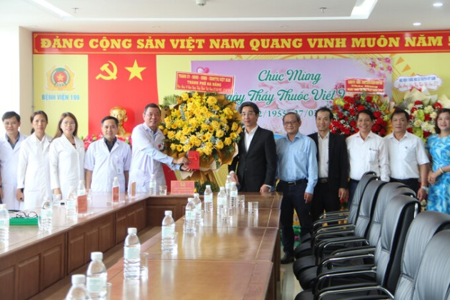 Đà Nẵng: Thăm, chúc mừng Ngày Thầy thuốc Việt Nam