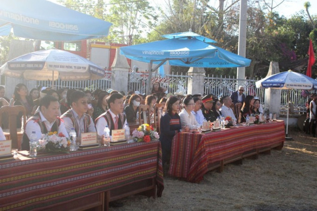 Kon Tum: Khai mạc liên hoan cồng chiêng, múa xoang, thi trang phục thổ cẩm dành cho học sinh dân tộc thiểu số lần thứ VII