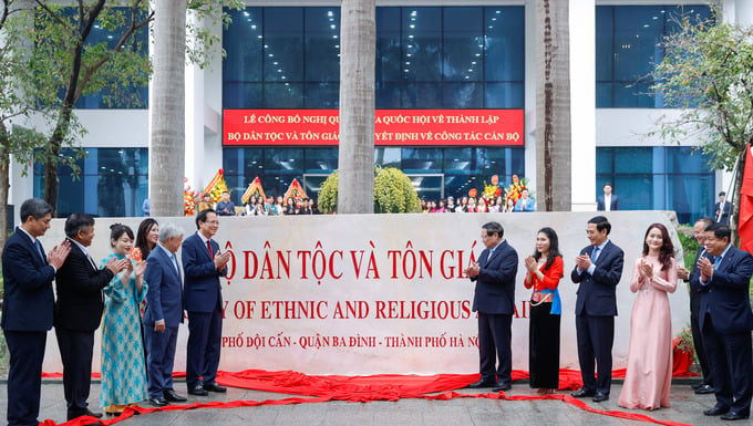 Thành lập Bộ Dân tộc và Tôn giáo