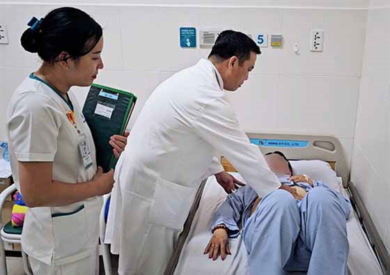 Cần Thơ: Cấp cứu thành công bệnh nhân bị xương cá đâm thủng dạ dày